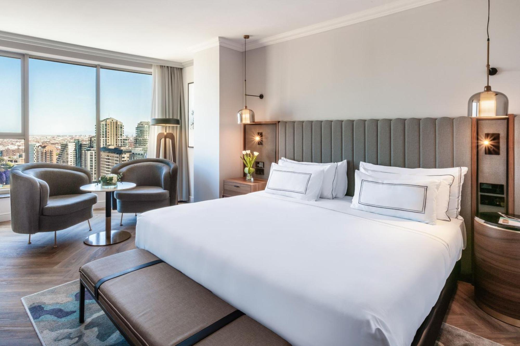 Grand Suite Familiar The Level