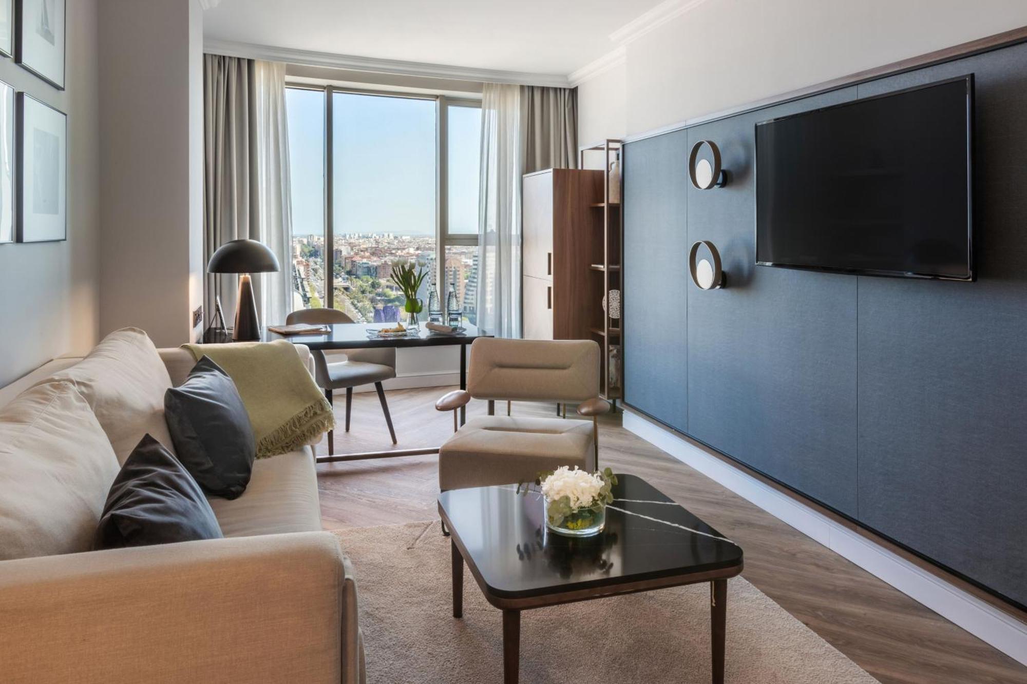 Grand Suite Familiar The Level